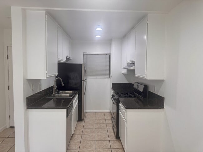 Building Photo - Clark Drive Apartments