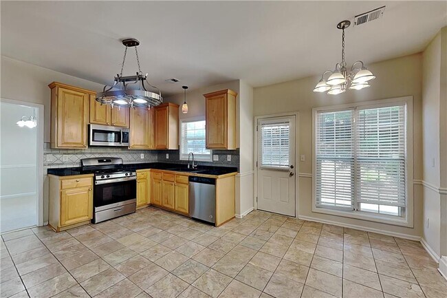 Foto del edificio - 500 Cottonwood Close