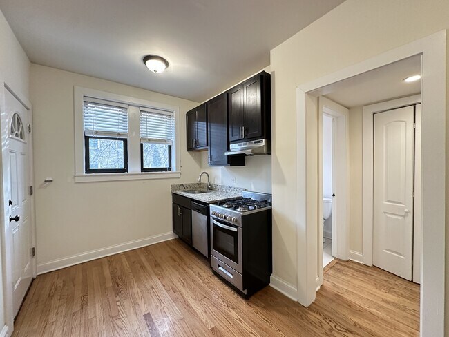 Foto del edificio - 4039.5 N Ashland Ave