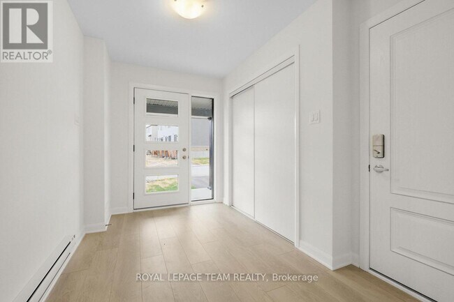 Photo du bâtiment - 975 Athenry Ct