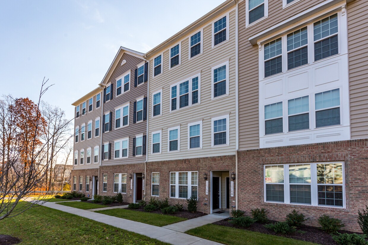 14758 Malloy Ct Unit NA, Woodbridge, VA 22191 Condo for Rent in