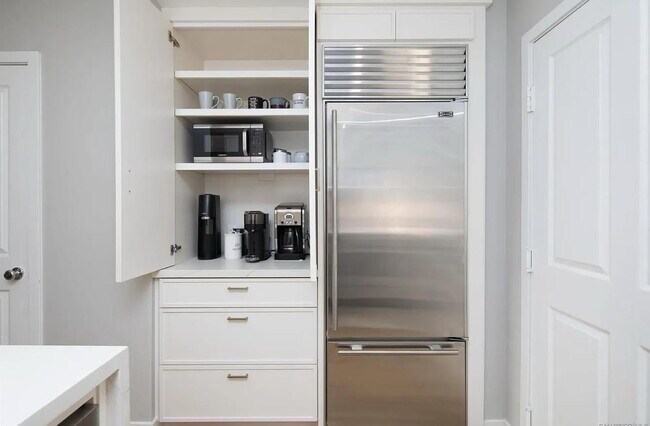Foto del edificio - "Chic Beachside Living: 1-Bedroom Retreat ...