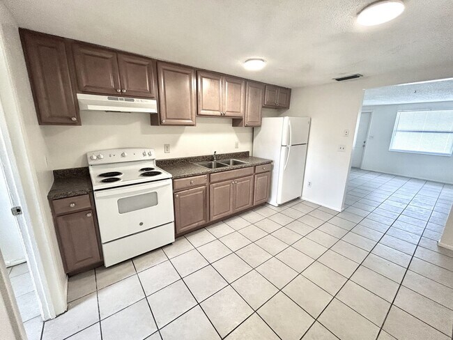 Foto del edificio - 5725-5725 9th St Cir E