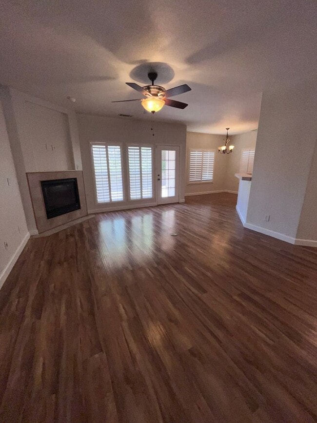 Building Photo - NICE HOME IN ORANGEVALE!!