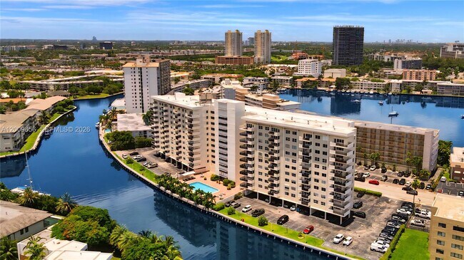 Foto del edificio - 401 Golden Isles Dr