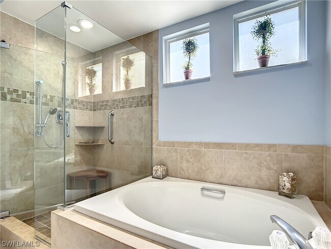 Foto del edificio - 5801 Glencove Dr
