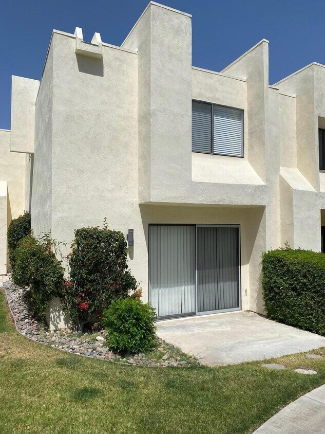 Primary Photo - 48952 Desert Flower Dr