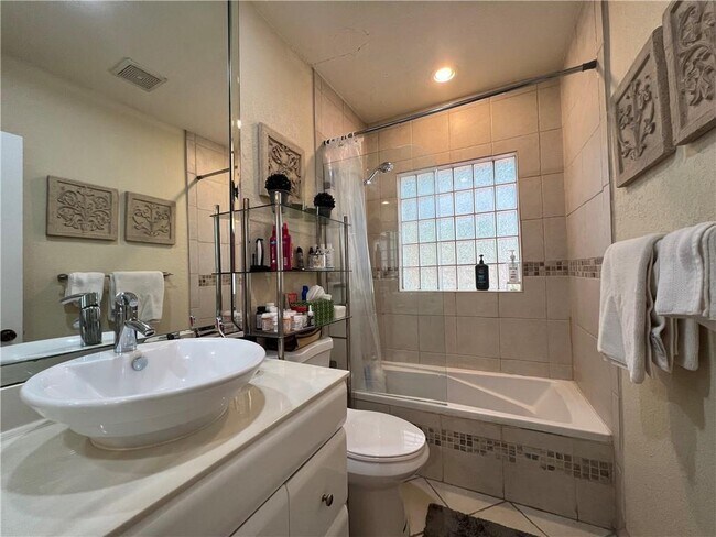 Building Photo - 1423 Holly Heights Dr