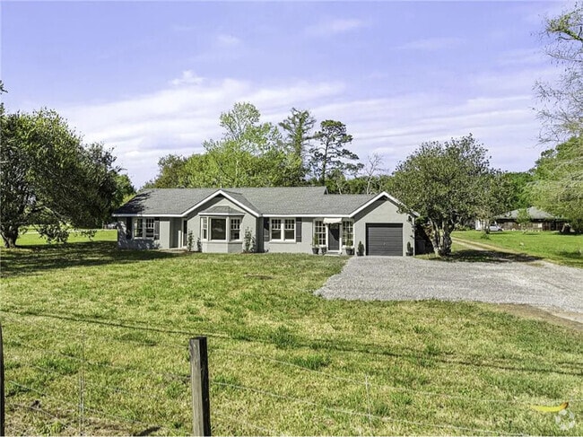 Building Photo - 11822 LA-23