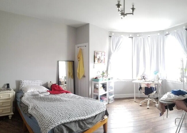 Foto del edificio - 5147 Catharine St