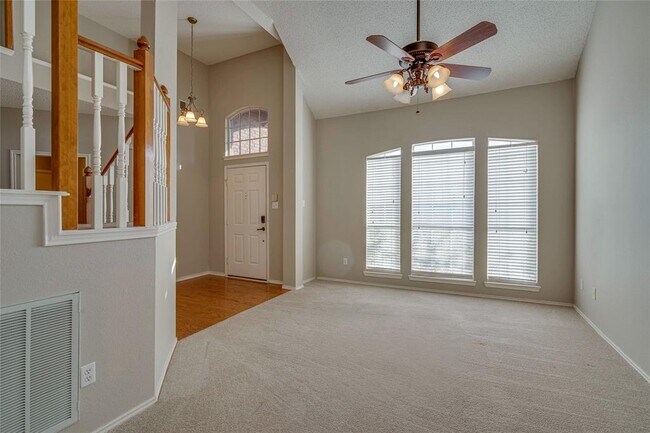 Building Photo - 2501 Potomac Dr