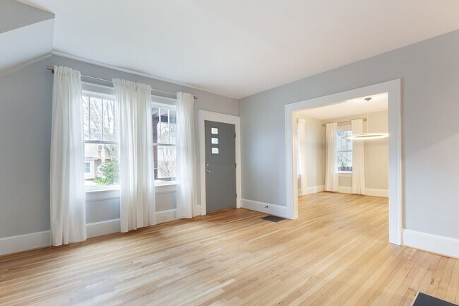 Foto del edificio - Gorgeous 2/1 Midtown Unit Walking Distance to Piedmont Park & Atlanta BeltLine!