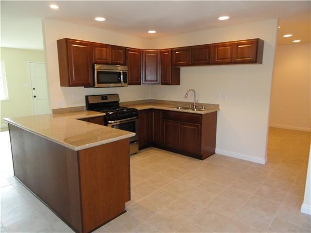 Building Photo - 3512 Las Vegas Dr