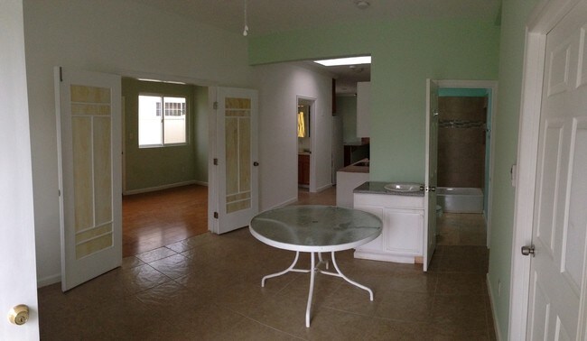 Building Photo - 7246 Lindley Ave
