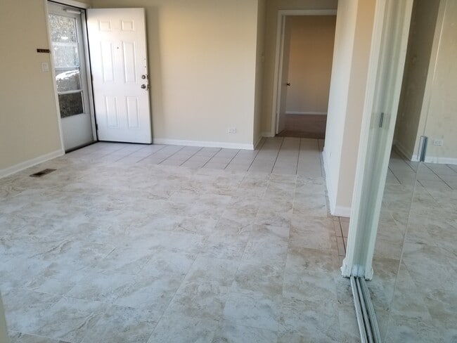 Building Photo - 1751 Queensbury Cir