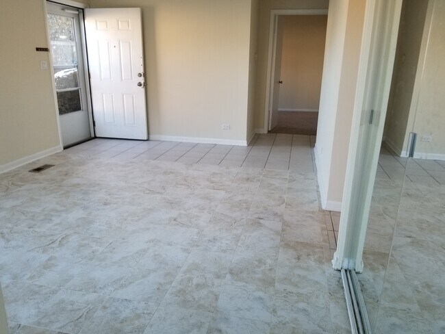 Foto del edificio - 1751 Queensbury Cir