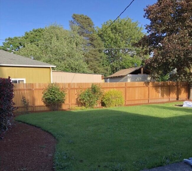Large corner lot - 360 Columbia St NE