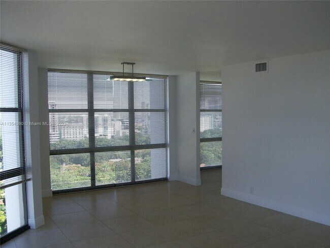 Building Photo - 1901 Brickell Ave