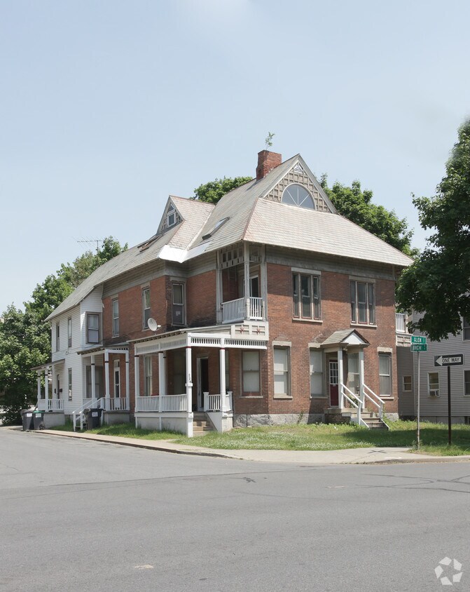Primary Photo - 441 Glen St