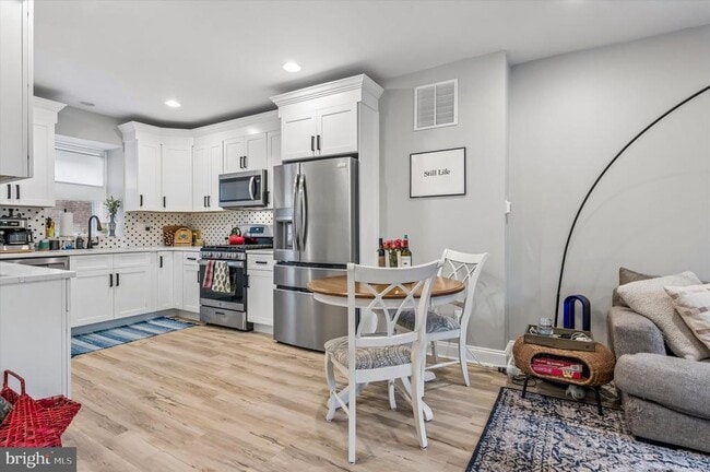 Building Photo - 137 Vassar St