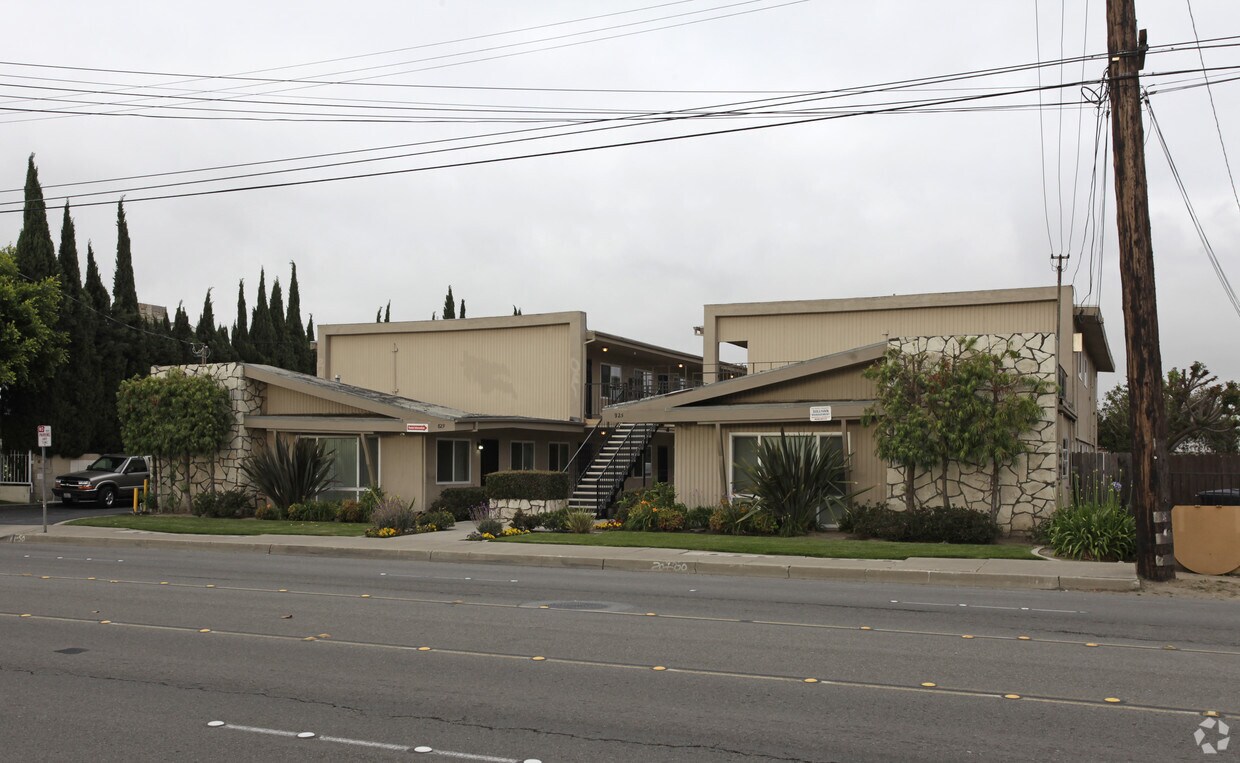 Foto del edificio - 825-829 S East St