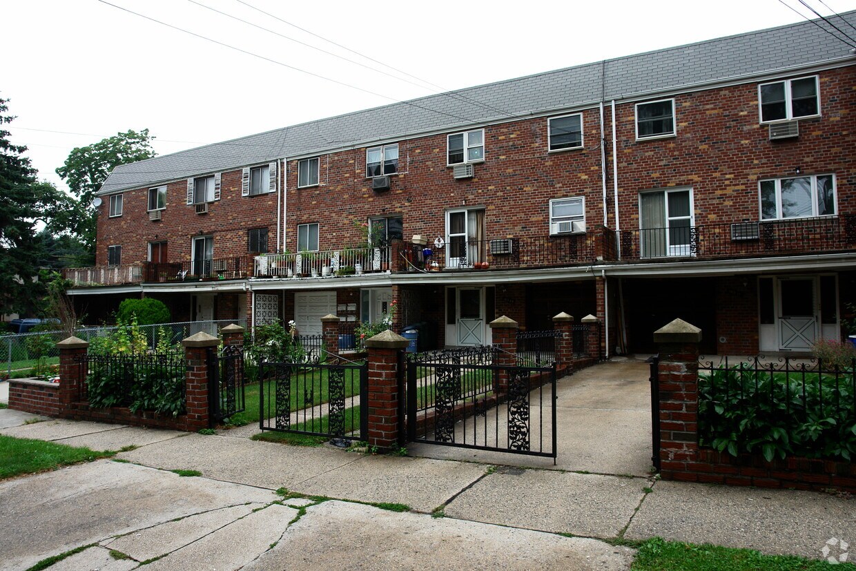 Foto del edificio - 163-01 Sanford Ave