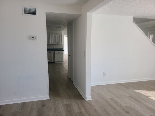 Foto del edificio - 6945 Cinderella Rd