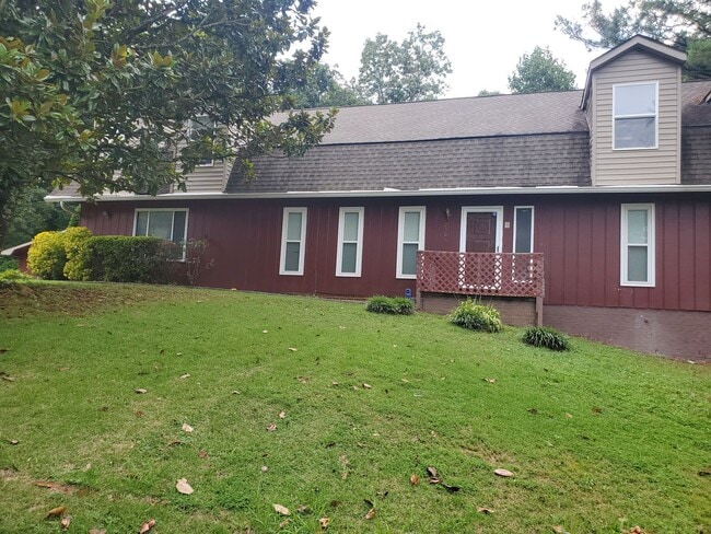 Building Photo - Louisville 37777 - 6 bedroom, 3 bath home ...