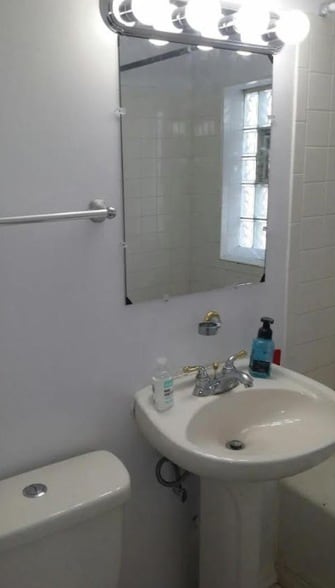 Foto del edificio - 8352 S Ingleside Ave