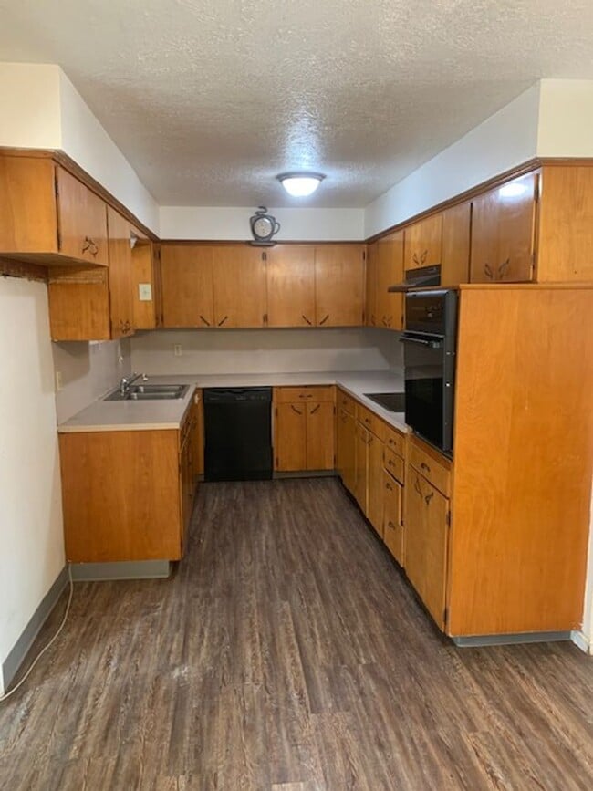 Photo - $2,350 - Corner Lot 3-Bedrooms, 2-Baths Home, Ready For Lease!