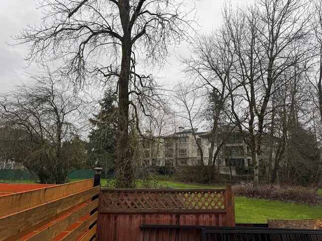 Building Photo - 6060 Brooks Cres