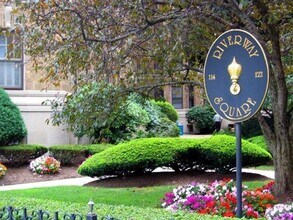 Building Photo - 122 Riverway