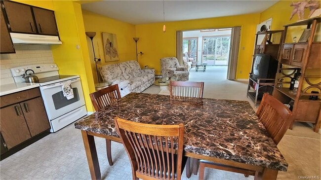 Foto del edificio - 52 Medallion Rd