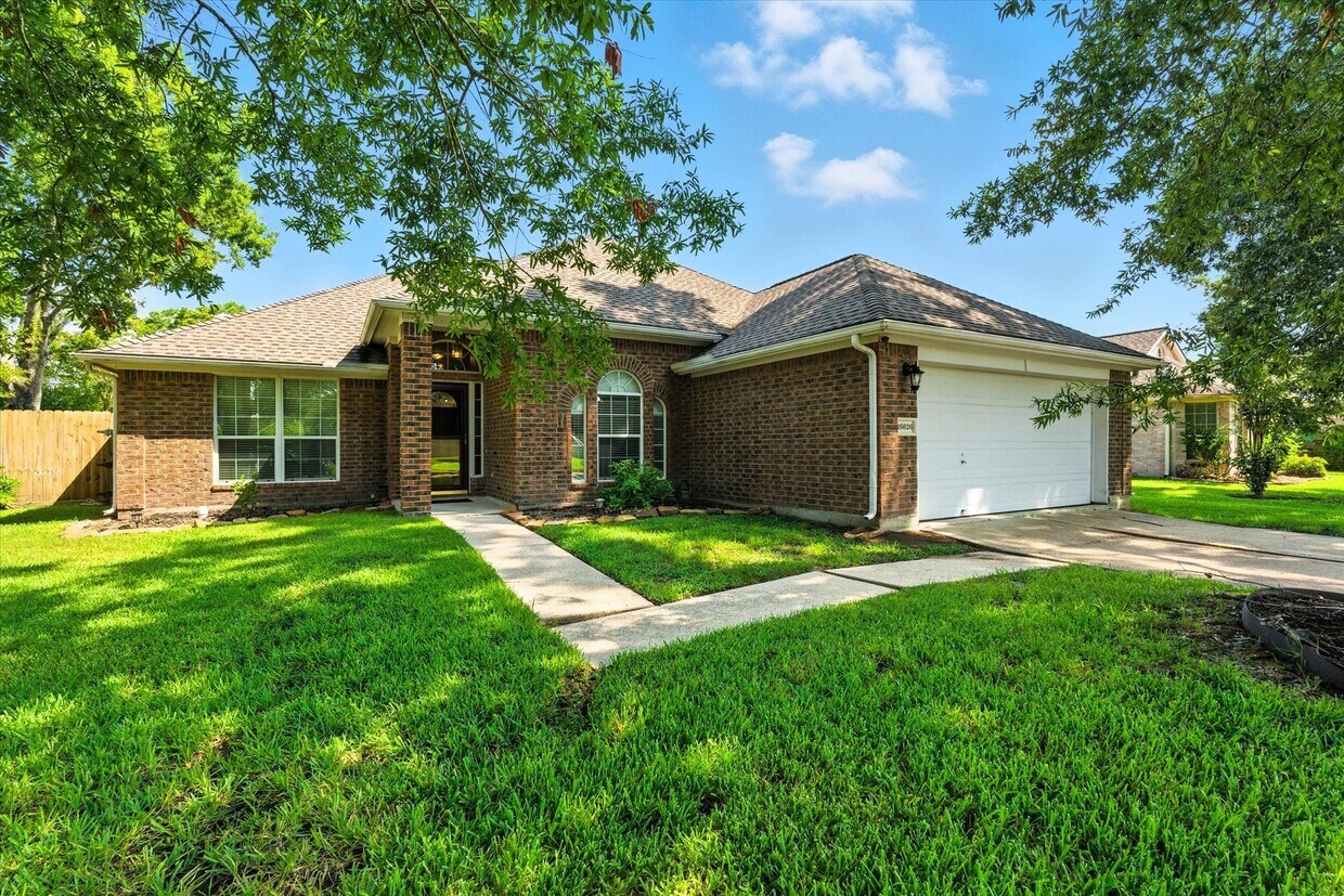 Foto principal - 16626 Bluefin St