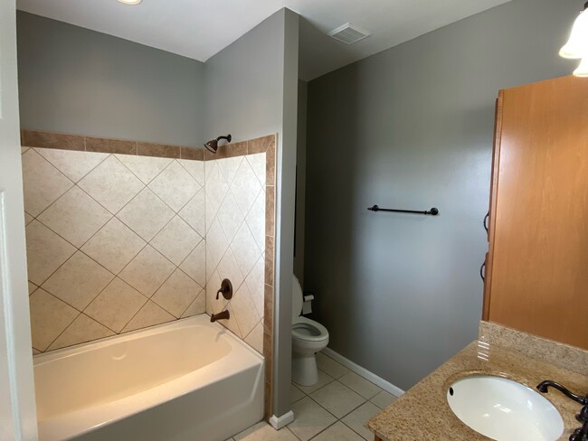 Master bath - 708 E 8th St