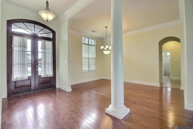 Building Photo - 20357 Chaumont Ave