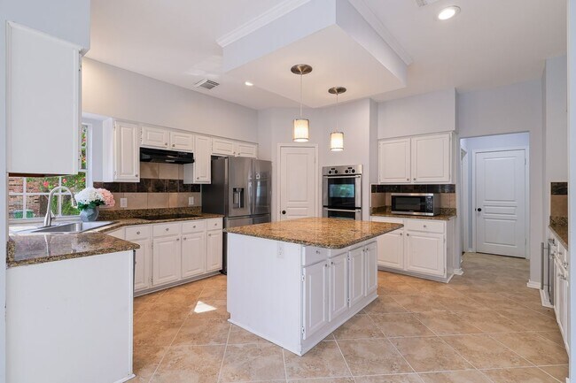 Building Photo - 8746 London Heights