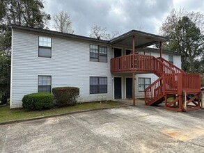 Building Photo - 704 Pointe Ct