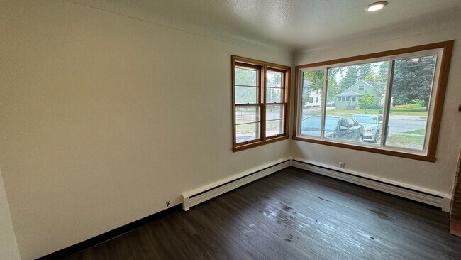 Foto del edificio - 4 Bed 2 Bath Home - North Fargo