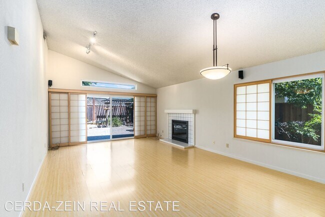 Building Photo - 3 br, 2 bath House - 30 Ulster Place