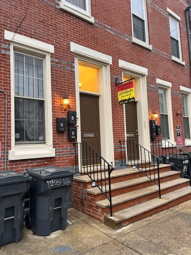 Building Photo - 925 N 15th St
