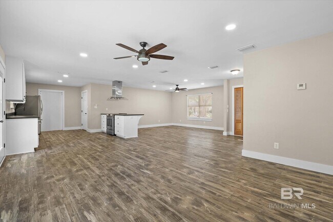 Building Photo - 10 Troyer Ct