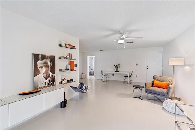 Foto del edificio - 4160 Fruitville Rd