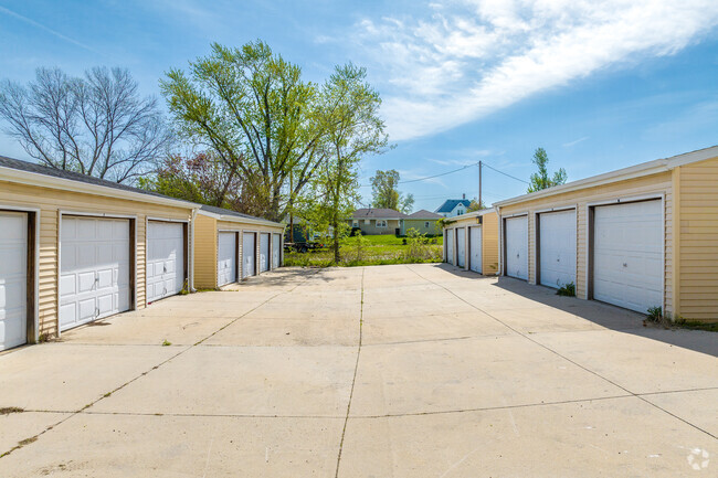 Building Photo - Apache Park