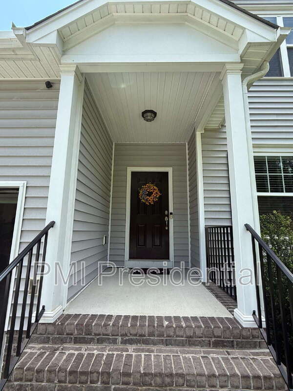 Building Photo - 7044 Hepworth Dr