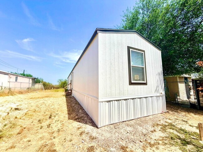 Building Photo - 3603 Cielo Dr