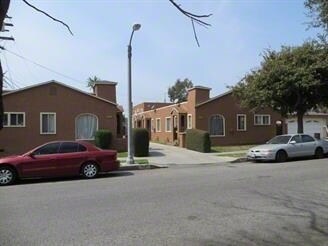 Foto del edificio - 8685-8687 Chestnut Ave