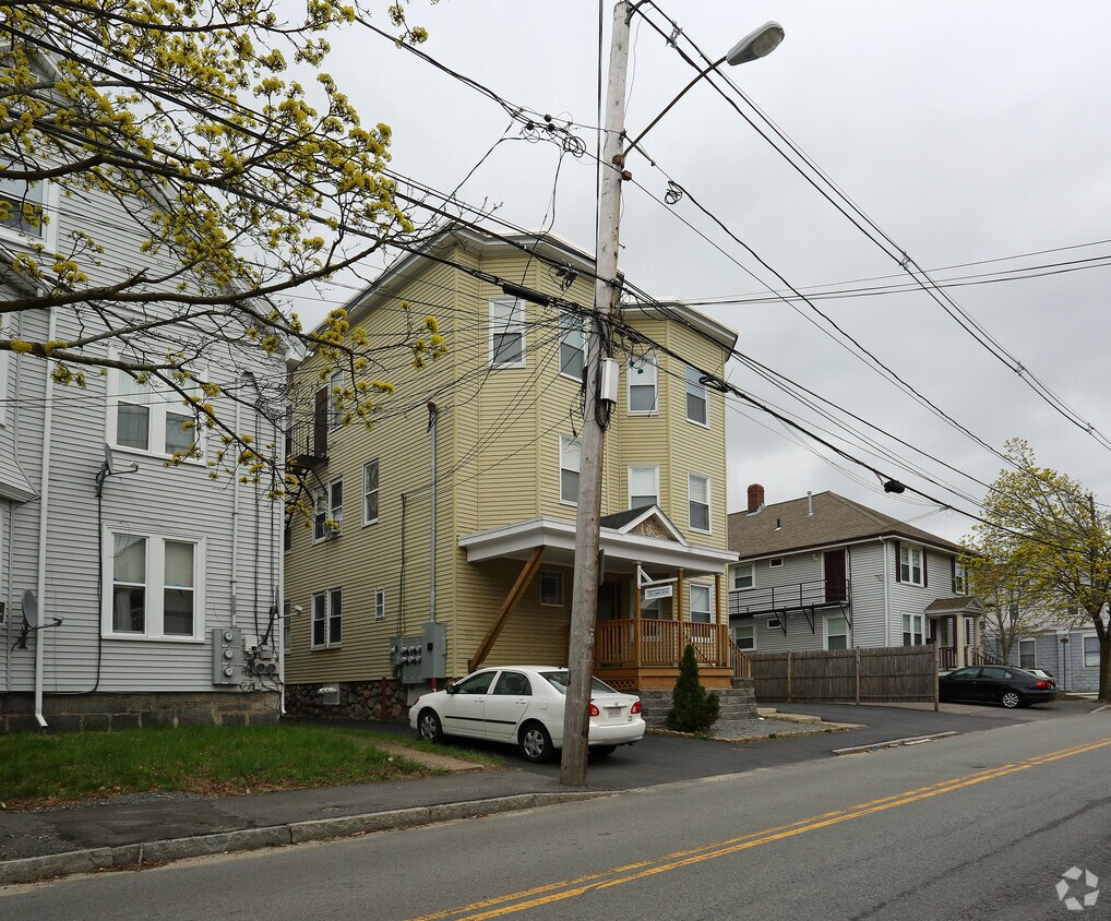 Building Photo - 122 Lowell St