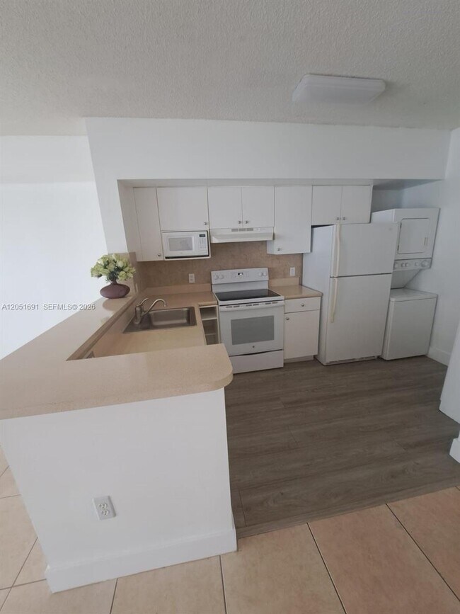 Foto del edificio - 5085 NW 7th St