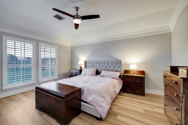 Building Photo - 11006 Desert Springs Cir